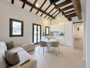 Apartamentos Duplex en el puerto frente a la iglesia de Santa María